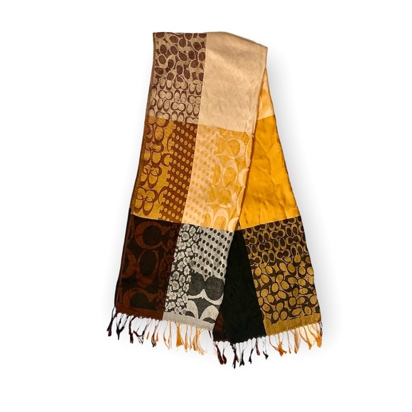 COACH Quilted Signature C Pashmina Scarf.
Various Styles.
Pristine Condition. - Picture 7 of 9